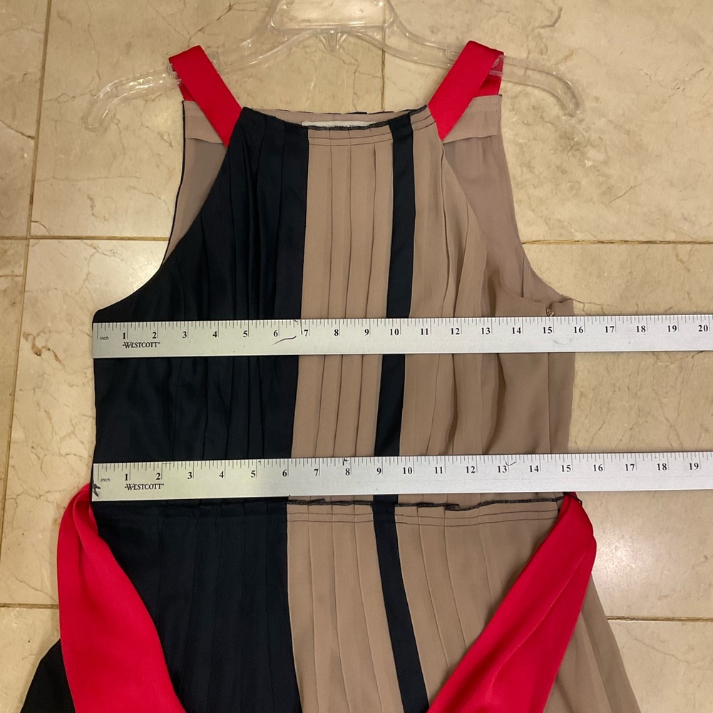 SOLD - BGBC Maxazira Runway pleaded dress, sleeveless, taupe, navy and red, Sz M - Picture 16 of 16